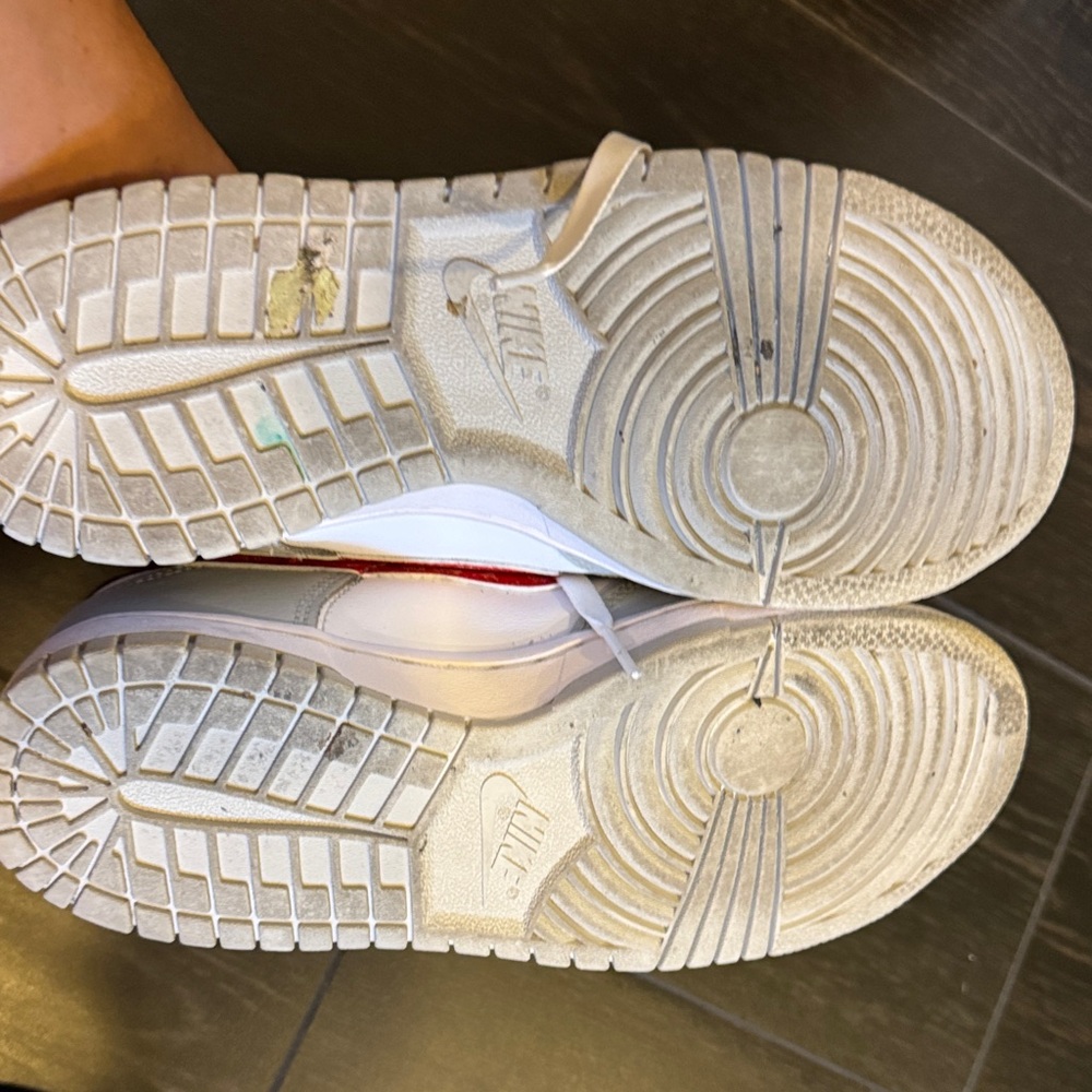 Nike Kids Lottery Dunk White, Light Gray & Red Low-Top Sneakers - Picture 7 of 9
